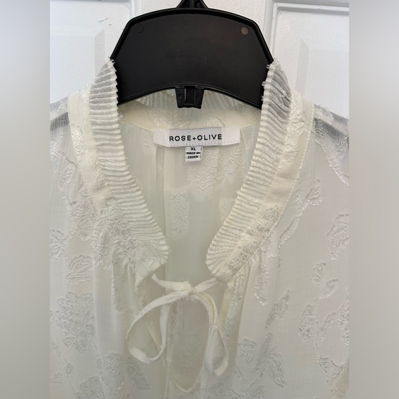 Sleeveless blouse - Picture 2 of 3